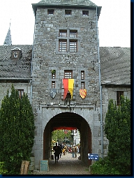 Der Eingang zum Burghof